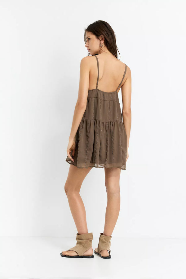 EMBER - Vestido mini atemporal con escote decorado